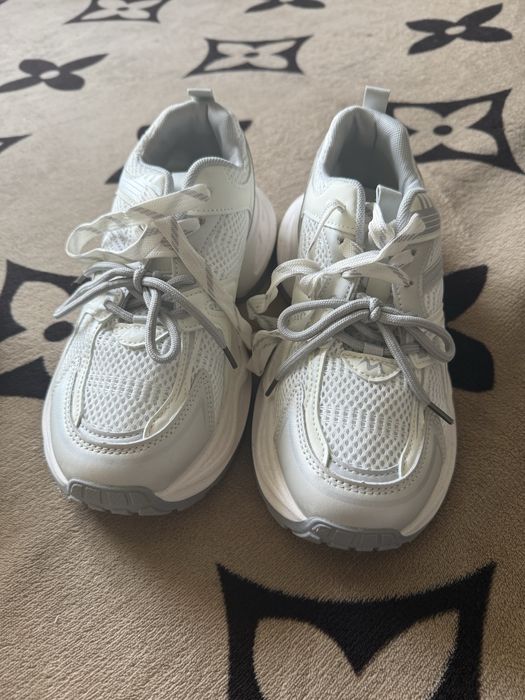 Новые. Кроссовки