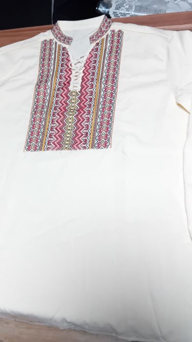 Мъжка  риза с бродерия