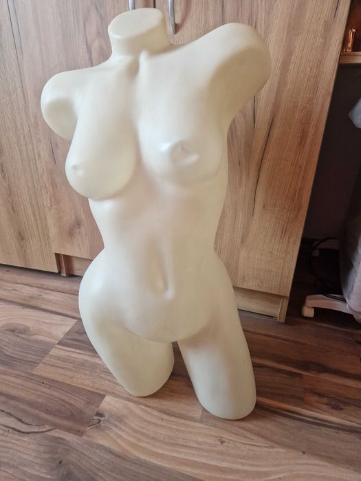 Манекен за дрехи -женски