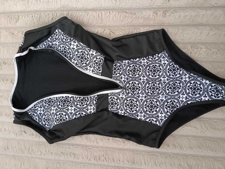 Costum de baie întreg , mărimea S