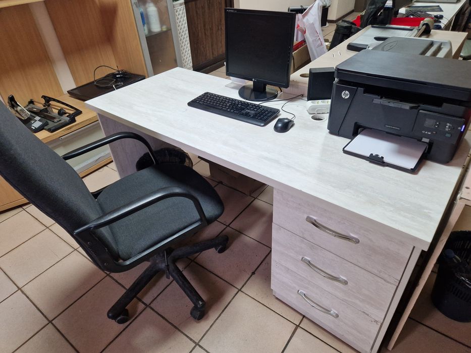 Продам офисную мебель.