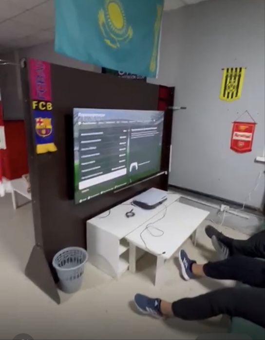 PlayStation 5 с дисководом четыре джойстика + игры