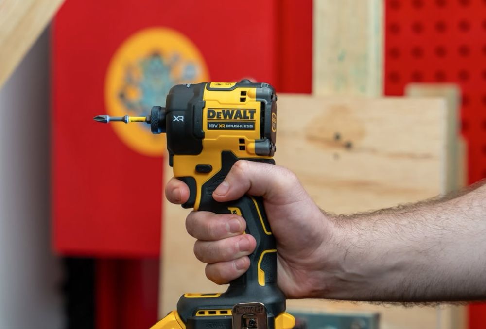 Новият Ударен Импакт / Винтоверт DeWALT DCF870N 18V