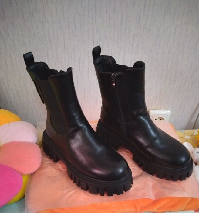 Лоферы, ботинки сапоги раз.40-41 СРОЧНО Стильные . В нутри мех.