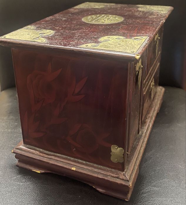 Casetă de bijuterii