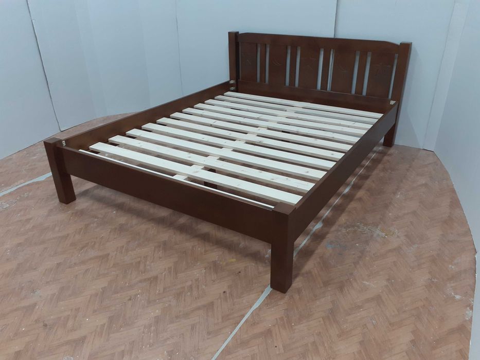 TRANSPORT GRATUIT.Pat matrimonial din lemn masiv cod 210A