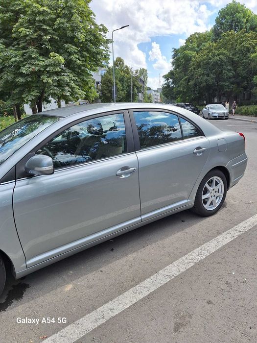 TOYOTA Avensis