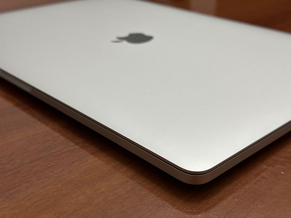 MacBook Pro 2017 / 15.6” / Intel Core i7