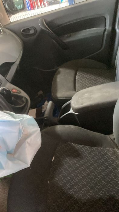 Dezmembrez Renault Kangoo 1.5 diesel 2010