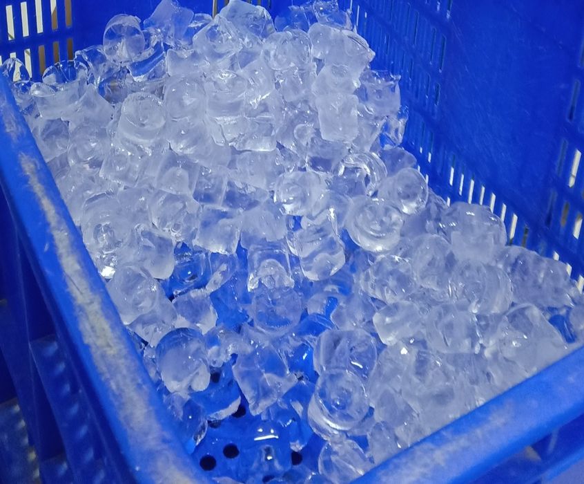Muz. Koteyl, gazli suv va fresh barlarga