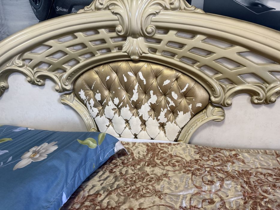 Спальный гарнитур