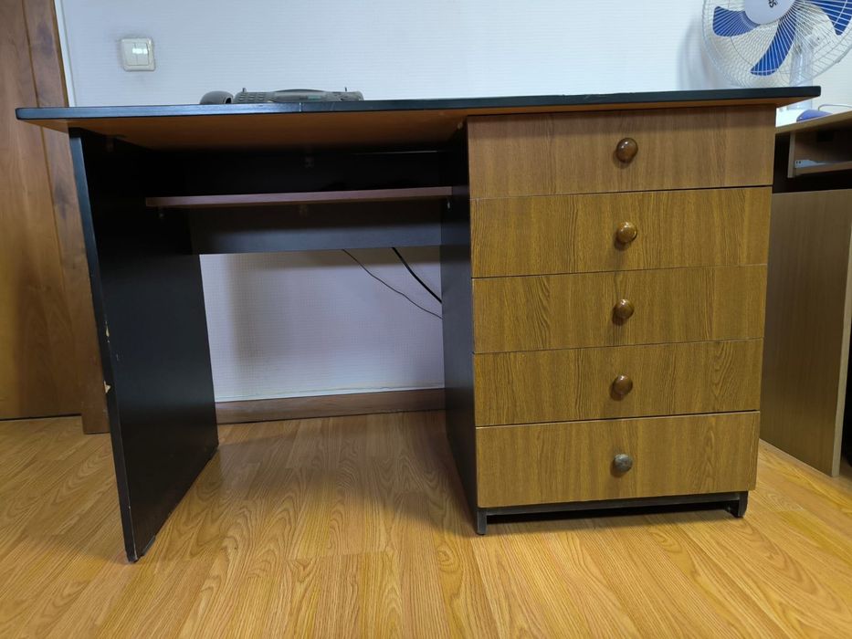 Продам офисный стол