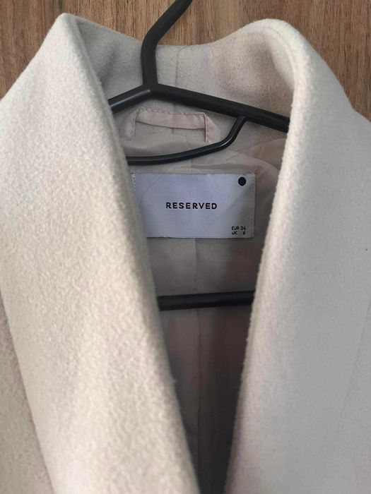 Нежно палто RESERVED