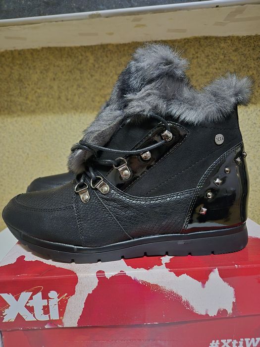 Дамски черни боти нови размер 40