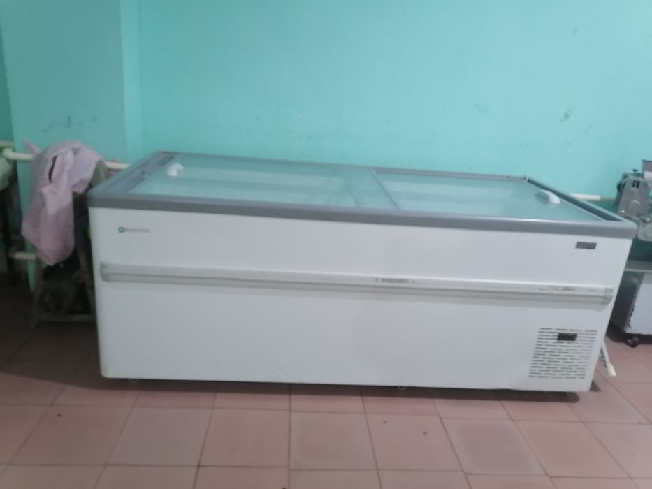 Витринный морозильник bonvini 2100
