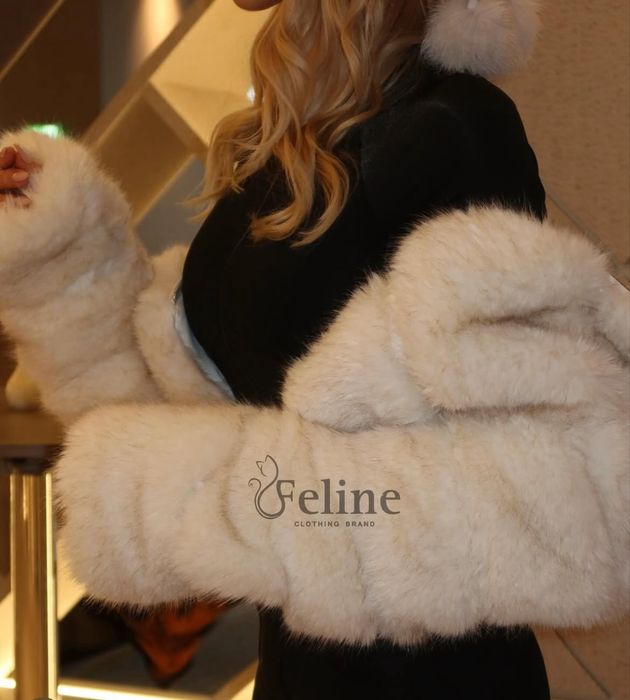 Бяло пухкаво яке от еко косъм, имитиращо лисица