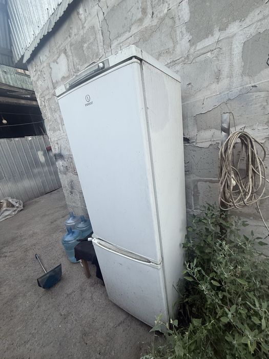 Холодилник б/у в рабочем состояней