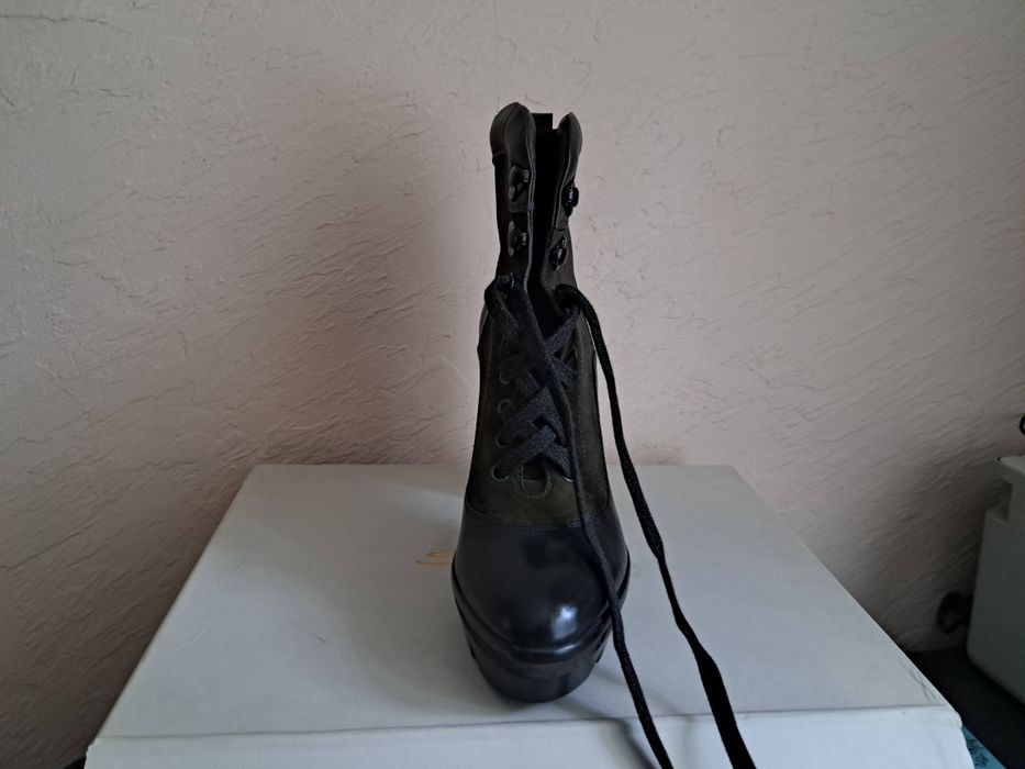 Продам ботильоны фирмы Santoni. Новые.