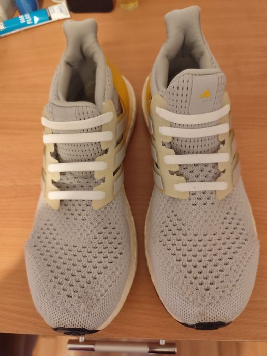 Vând pantofi sport Adidas aproape noi folosiți doar de doua ori