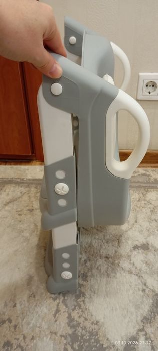 Продам детский стульчак на унитаз