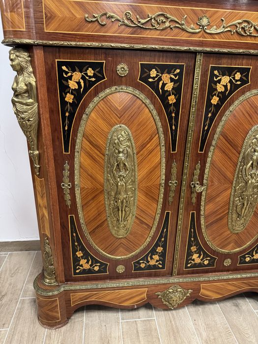 Comoda din lemn masiv cu intarsii, elemente bronz si blat marmura