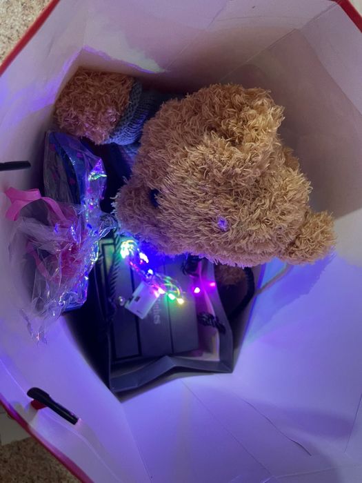 Безторг . Продам  бокс  гирляндой  .