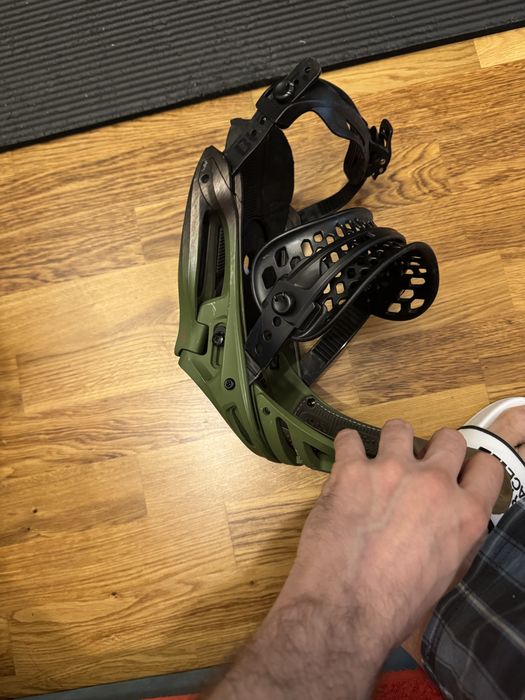 Vand legaturi burton malavita model 2019 est M
