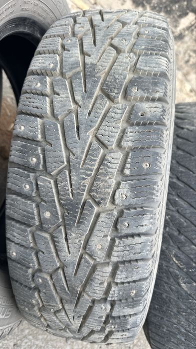 Комплект зимних шин