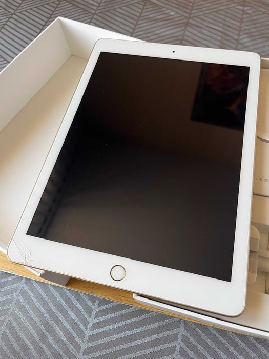APPLE iPad 5 GEN 9.7" - 32 GB, Gold (MPGT2B/A)