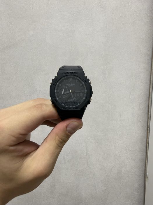 Casio G-Shock GA-2100-1A1ER в полностью черном исполнении