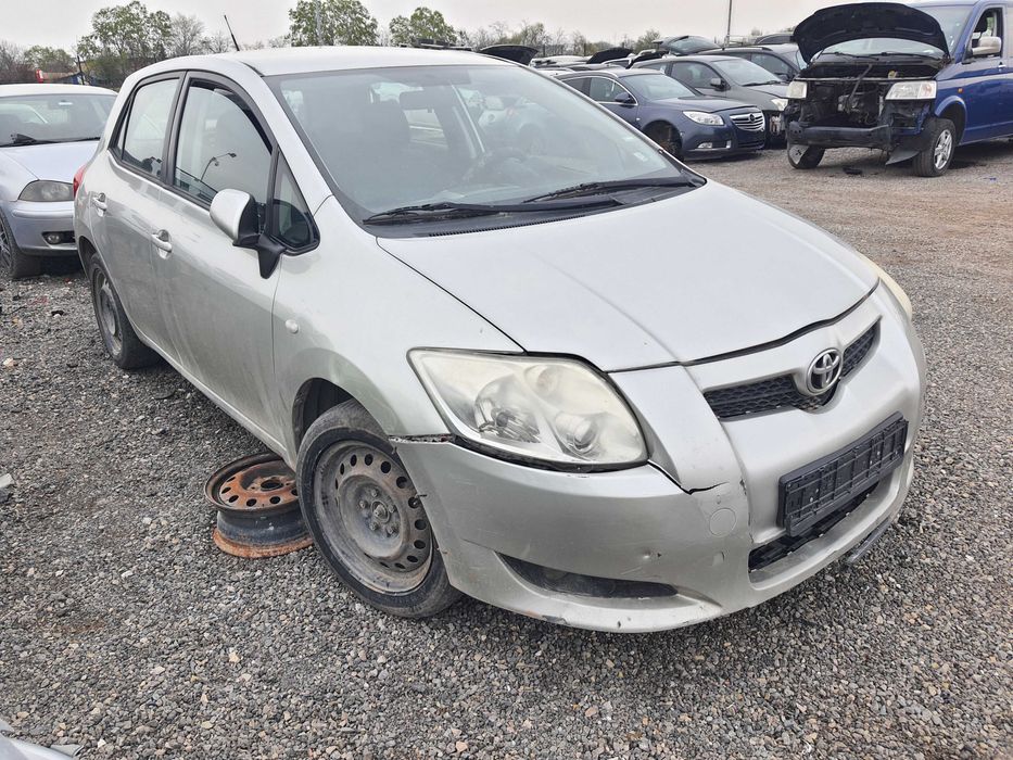 На части! Toyota Auris 2.0 D4D