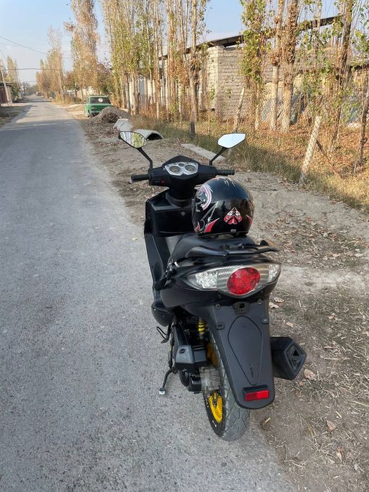 Skutor benzin sotiladi