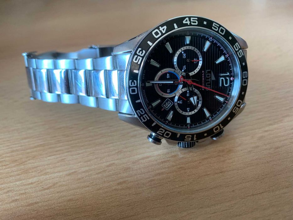 Часовници Lotus Chrono и Casio G-Shock