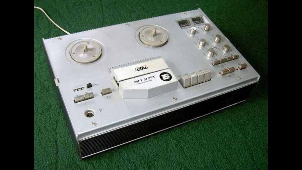 Магнитофон приставка " Эльфа 201 стерео".