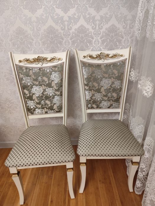 Стуля белом цвете