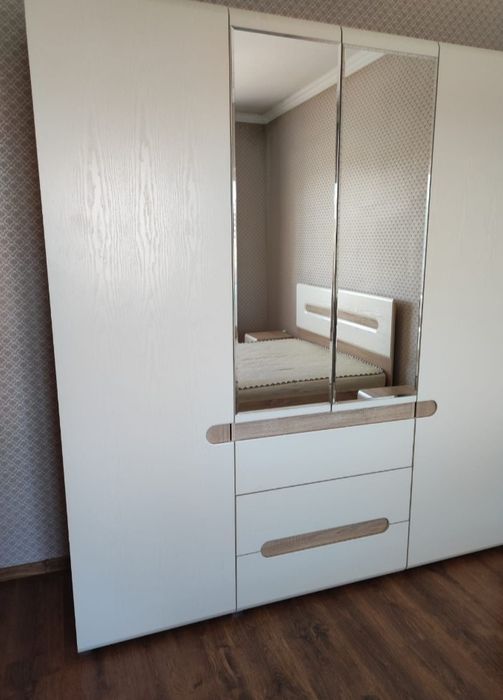 Срочно продам спальный гарнитур