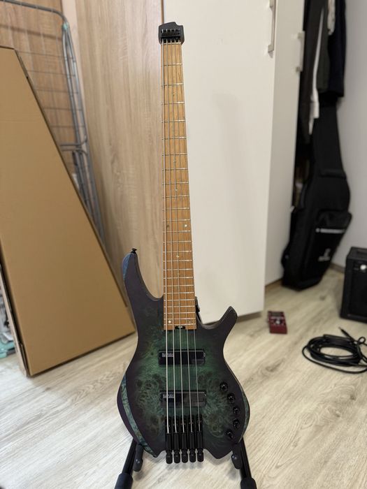 Продам бас Cort Artisan Space 5