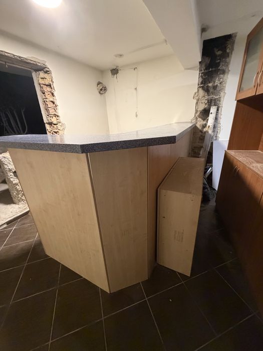 До 25.03.2026! Голяма кухня 267 на 137 см  с барплот, шкафове и мивка