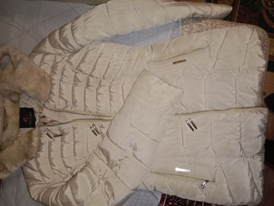 Продам куртки  1500 т