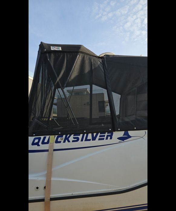 Ansamblu Quicksilver 640 Weekend cu motor Verado 225 cp si peridoc