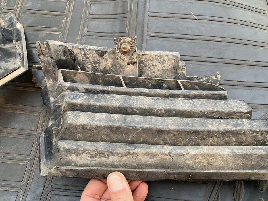 Решетка радиатора митсубиси каризма рест