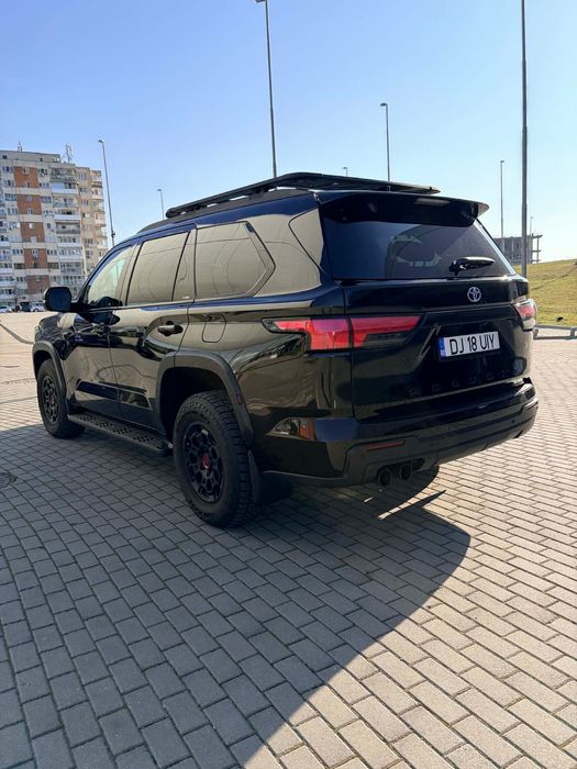 TOYOTA Sequoia 2023 — imagine 3