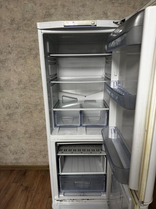 Холодильник INDESIT