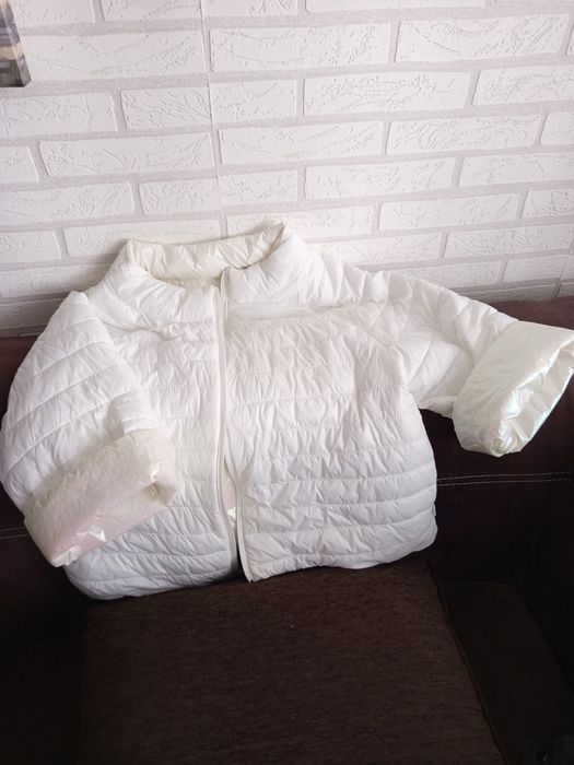 Дамско бяло късо яке  с две лица.