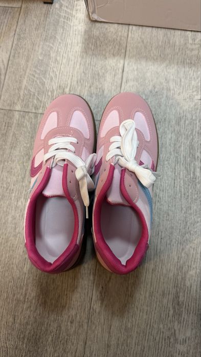 Продам кеды женские