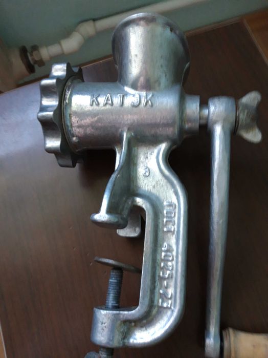 Мясорубка  ручная.