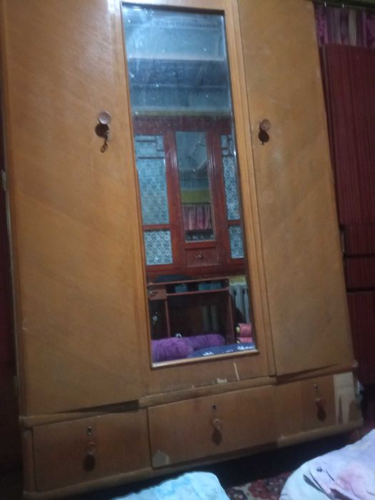 Yogʻoch shkof sotiladi