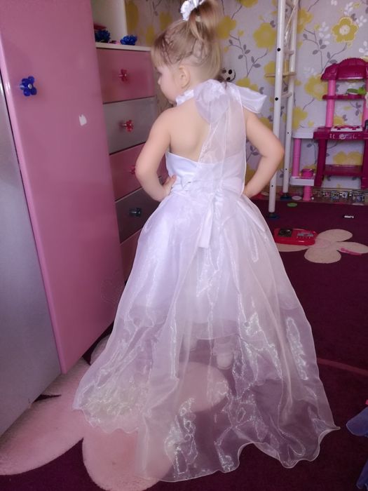 Нарядное платье возраст 5-8 лет.