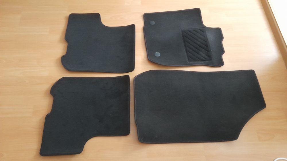 Vând , 4 Covorașe  NOI  pentru Logan Sandero Duster Dokker Lodgy