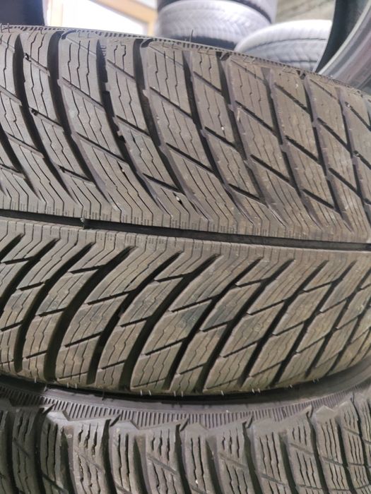 4 бр зимни 235/40/18 Michelin